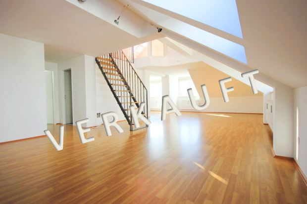 VERKAUFT – Neuwertige Dachgeschoss-Maisonette mit reizender Dachterrasse