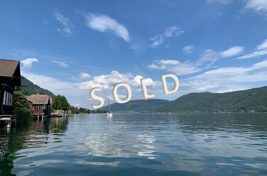SOLD-Beautiful apartment in second row to the lake and bathing area