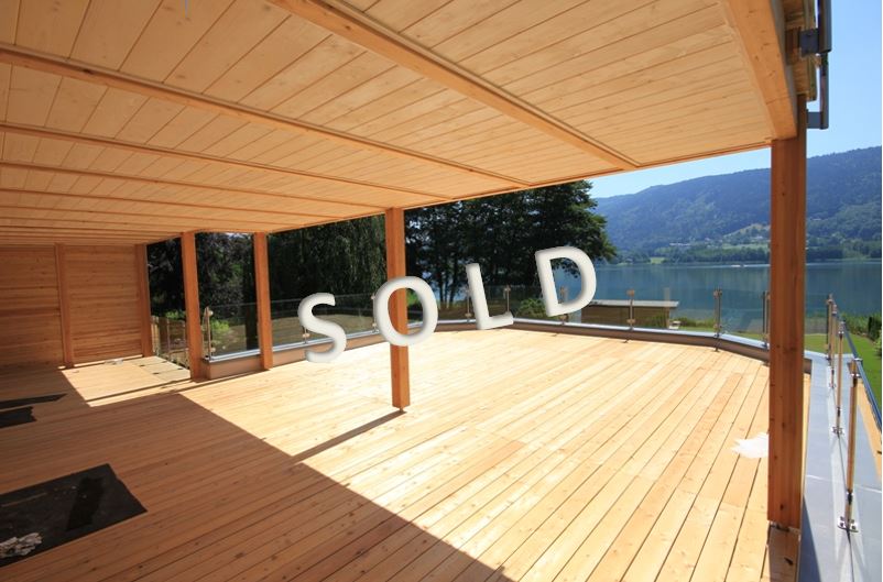 SOLD – Unique, light-flooded apartment with terrace at the lake