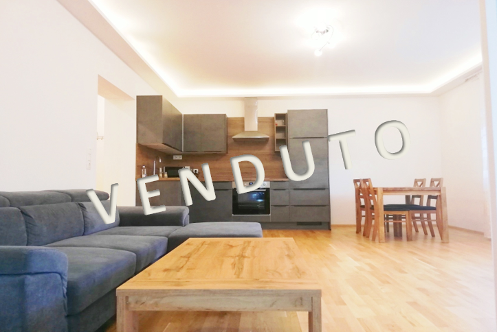 VENDUTO – Appartamento con due camere da letto e piccola loggia