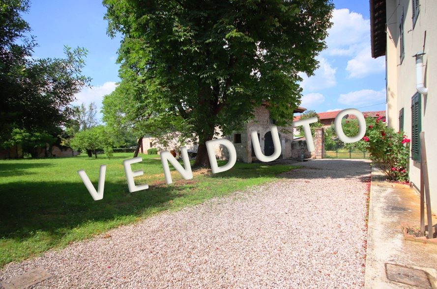 VENDUTO – Historisches Anwesen mit viel Entwicklungspotential im Herzen Aiellos
