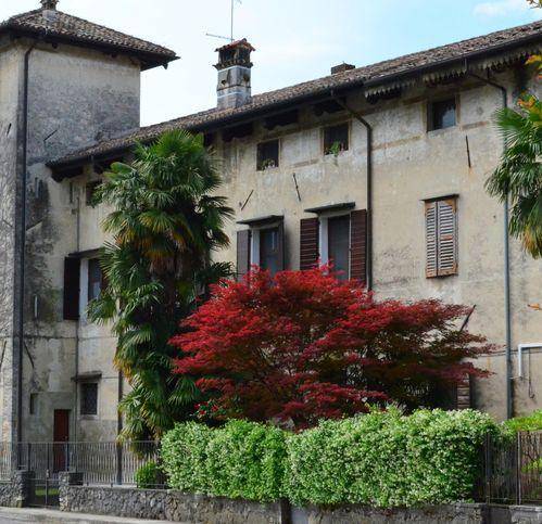Historischer, renovierungsbedürftiger Gebäudeteil im Castello Urbanis in Aiello del Friuli